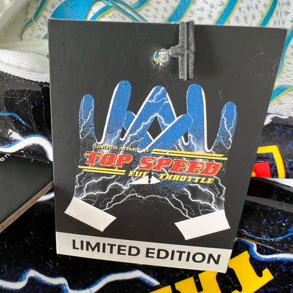 Limited Edition Under Armour Football Gloves - Picture 2 of 2